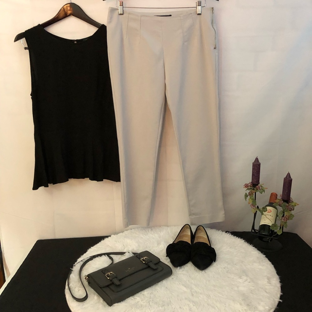 Amanda & Chelsea Light Gray Ankle Pants. Size 8.